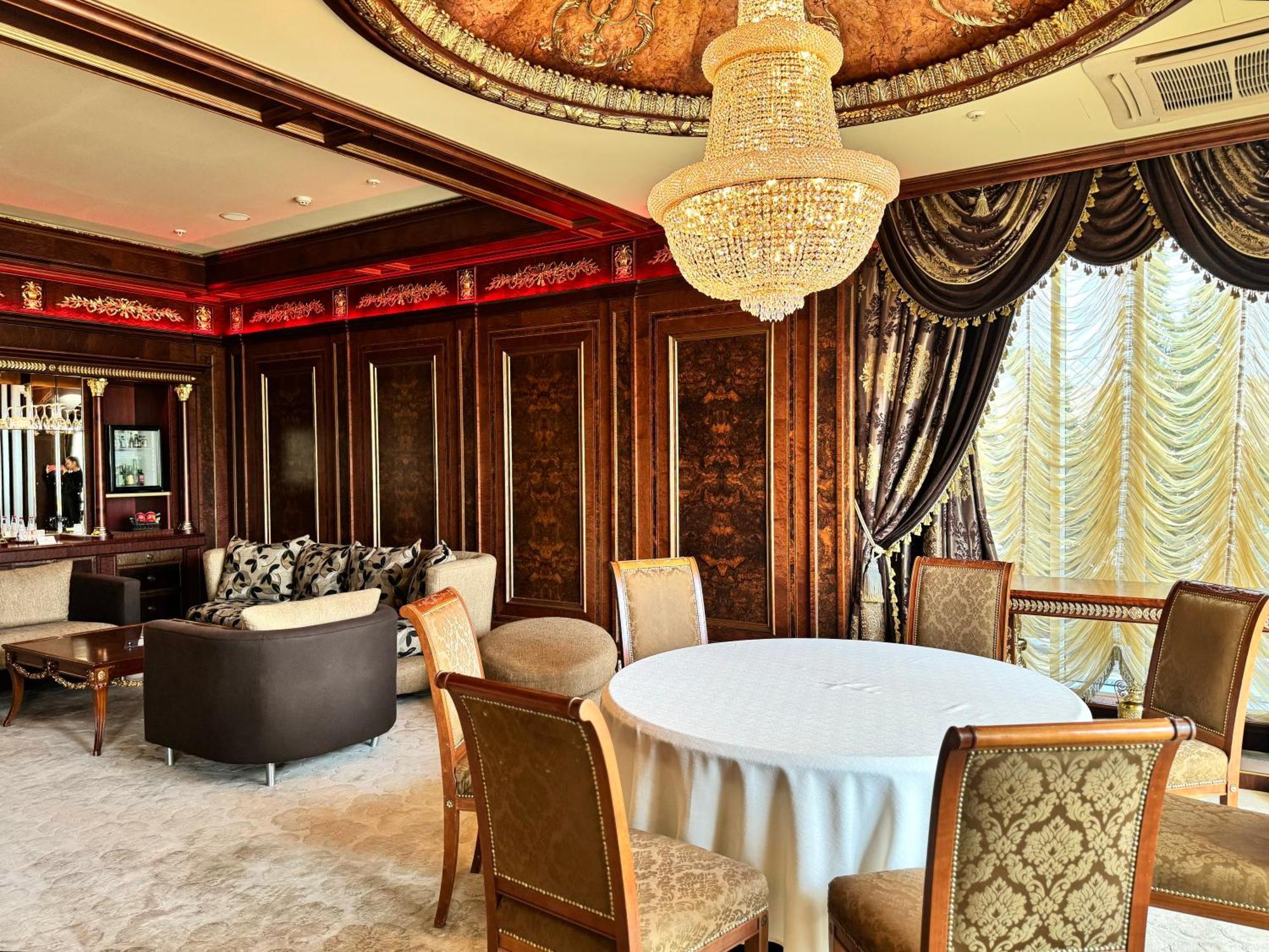 Royal & Хотел 5*