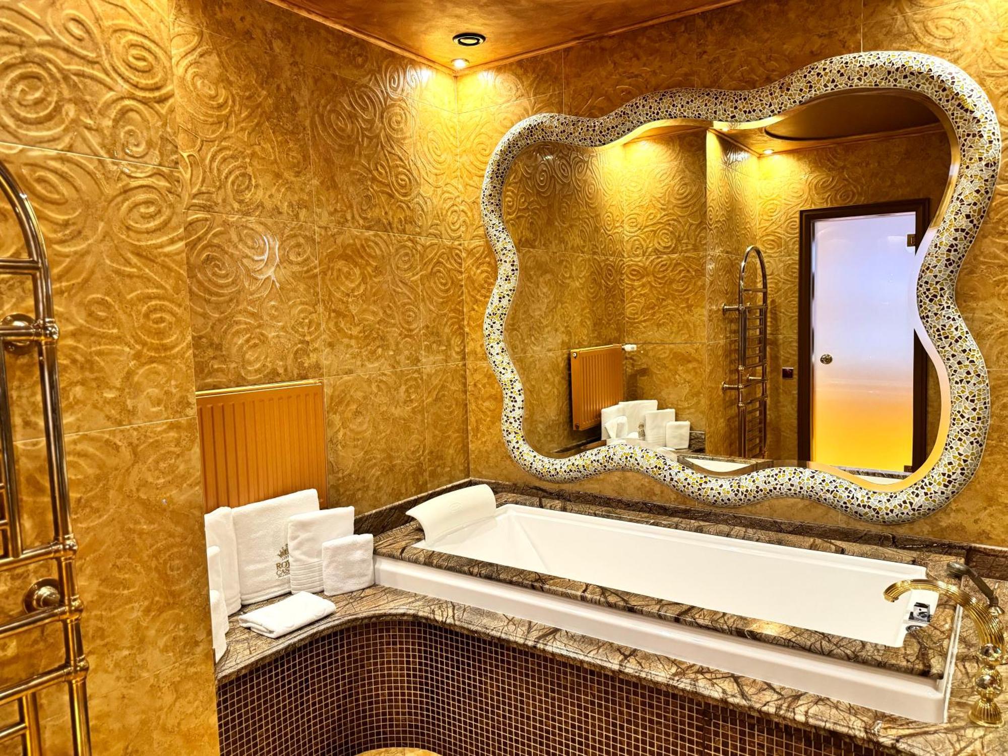 Royal & Отель 5*