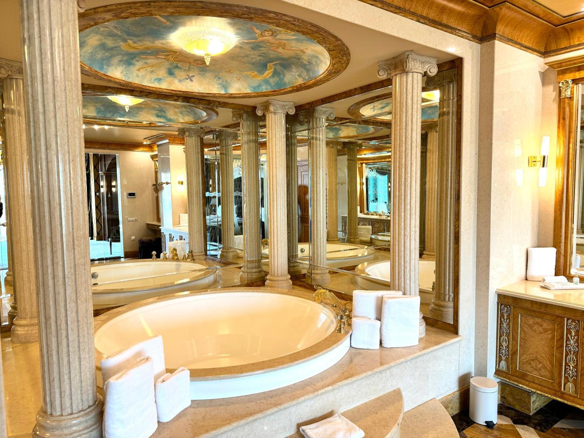 Royal & Hotelli