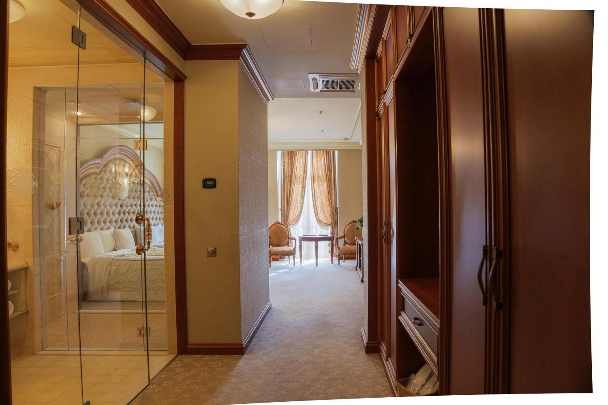 Royal & Hotelli